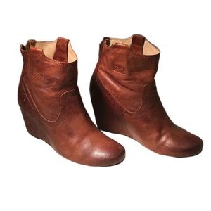 Frye Carson Wedge Bootie size 9
